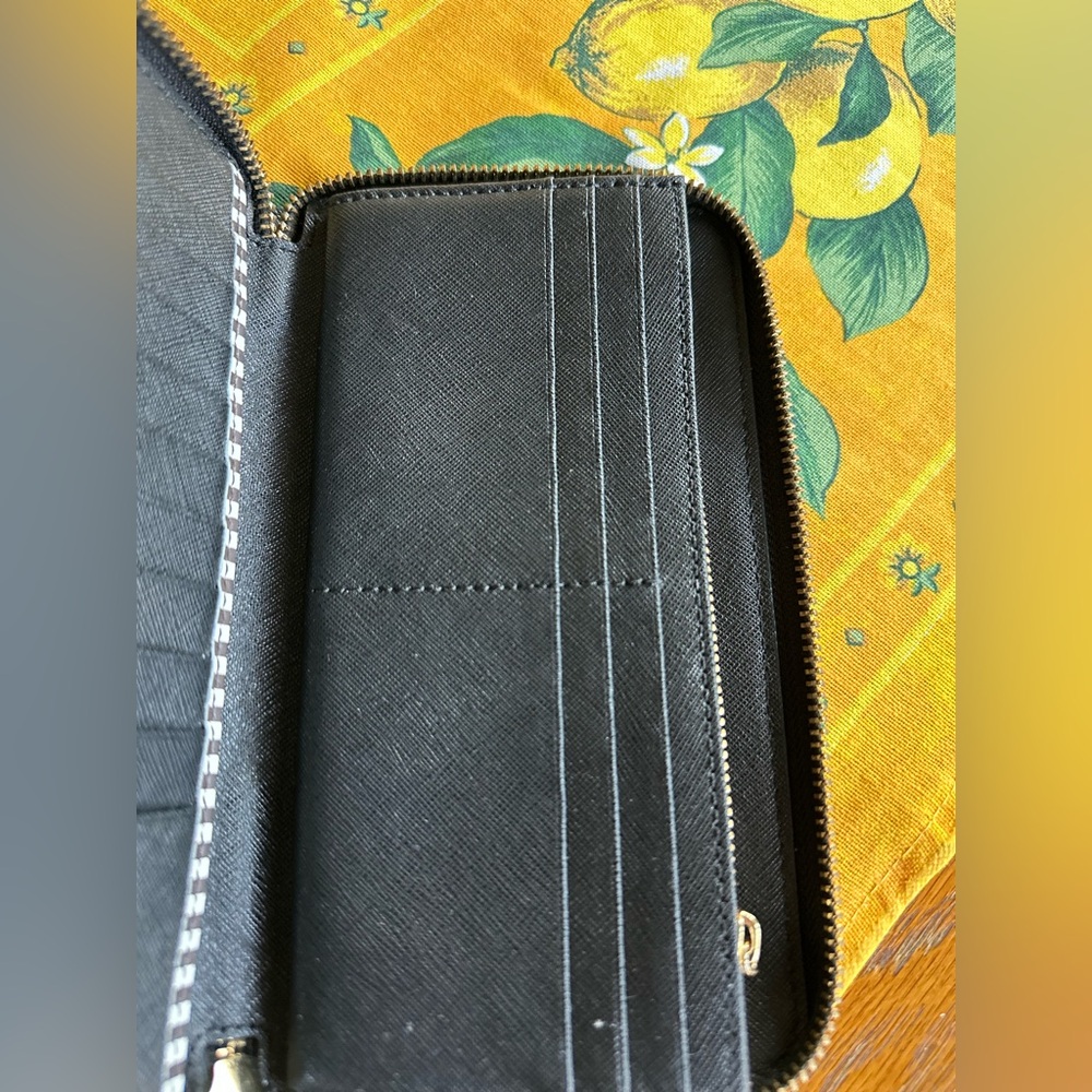 Henri Bendel New York Black Zip around Wallet Gold Palm Leaves EUC - Picture 8 of 11